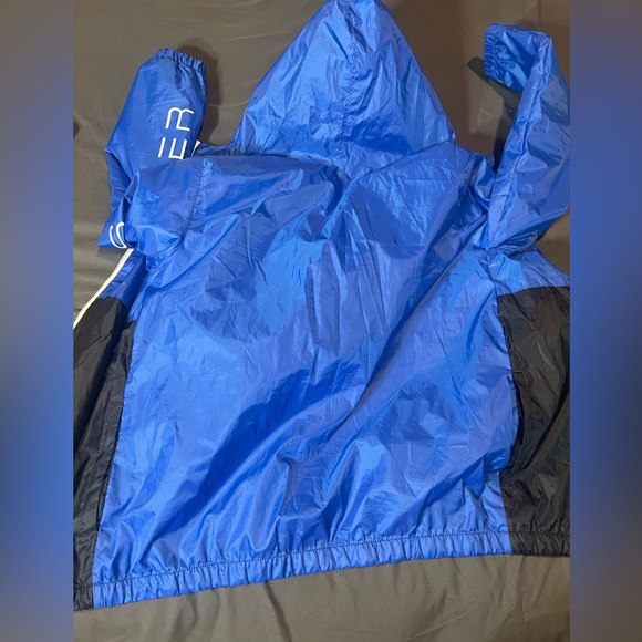 Zip up windbreaker - Picture 2 of 6